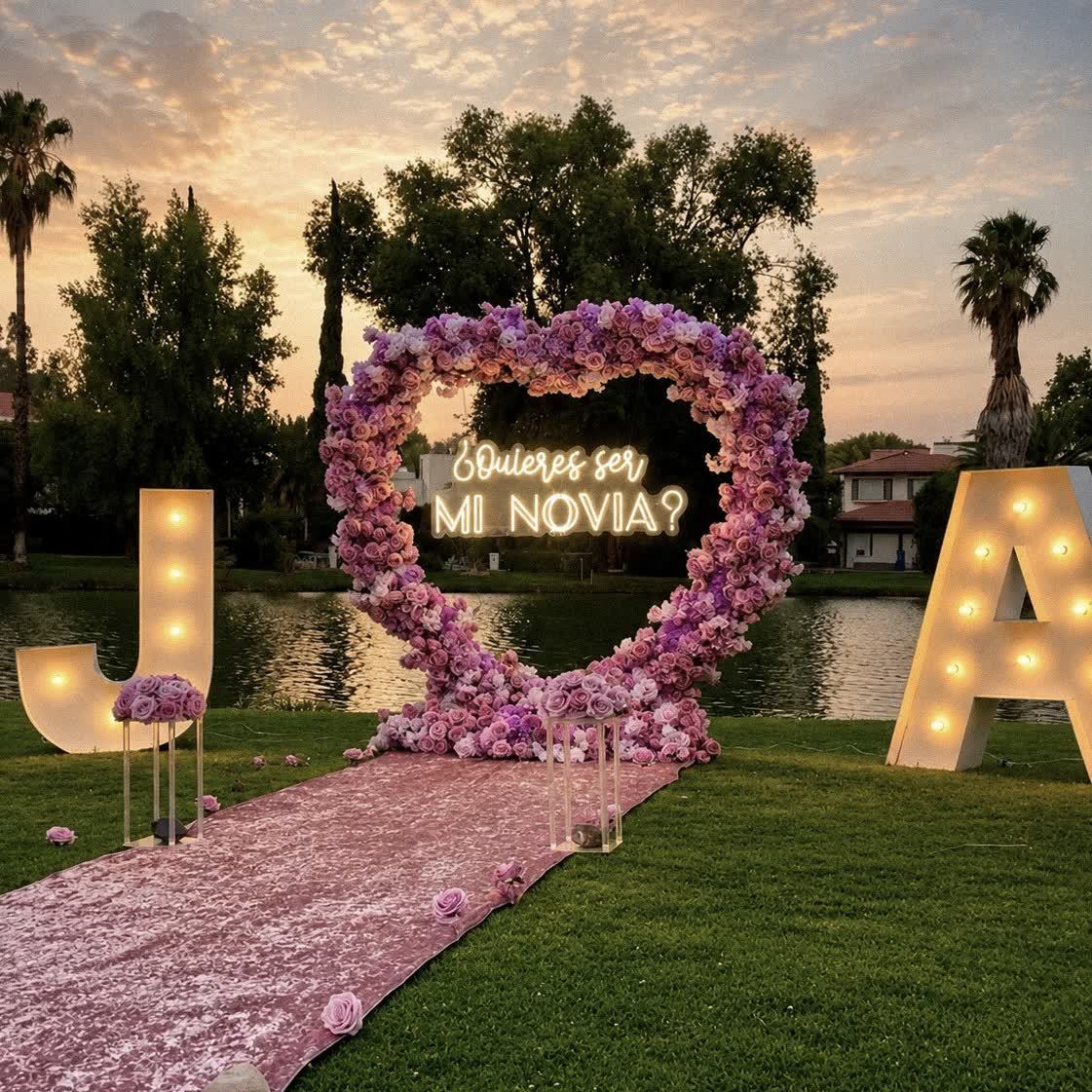 Corazón de rosas lila junto al lago para pedida de noviazgo al atardecer